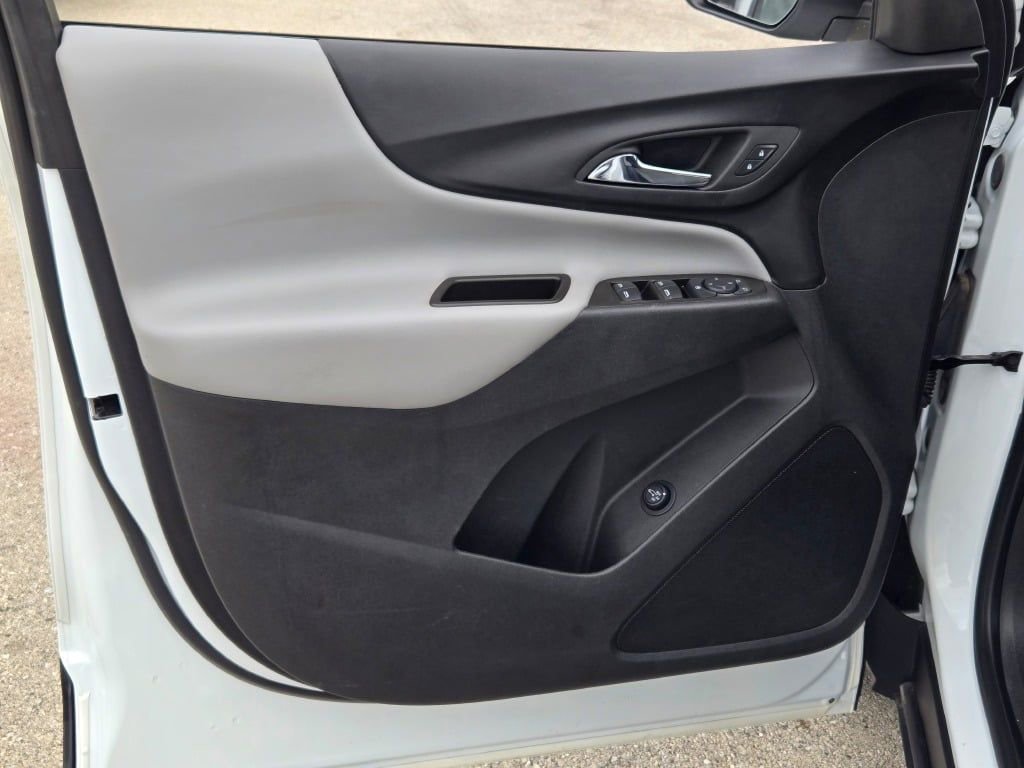 Used 2023 Chevrolet Equinox LT w/ Driver Convenience Package image 19