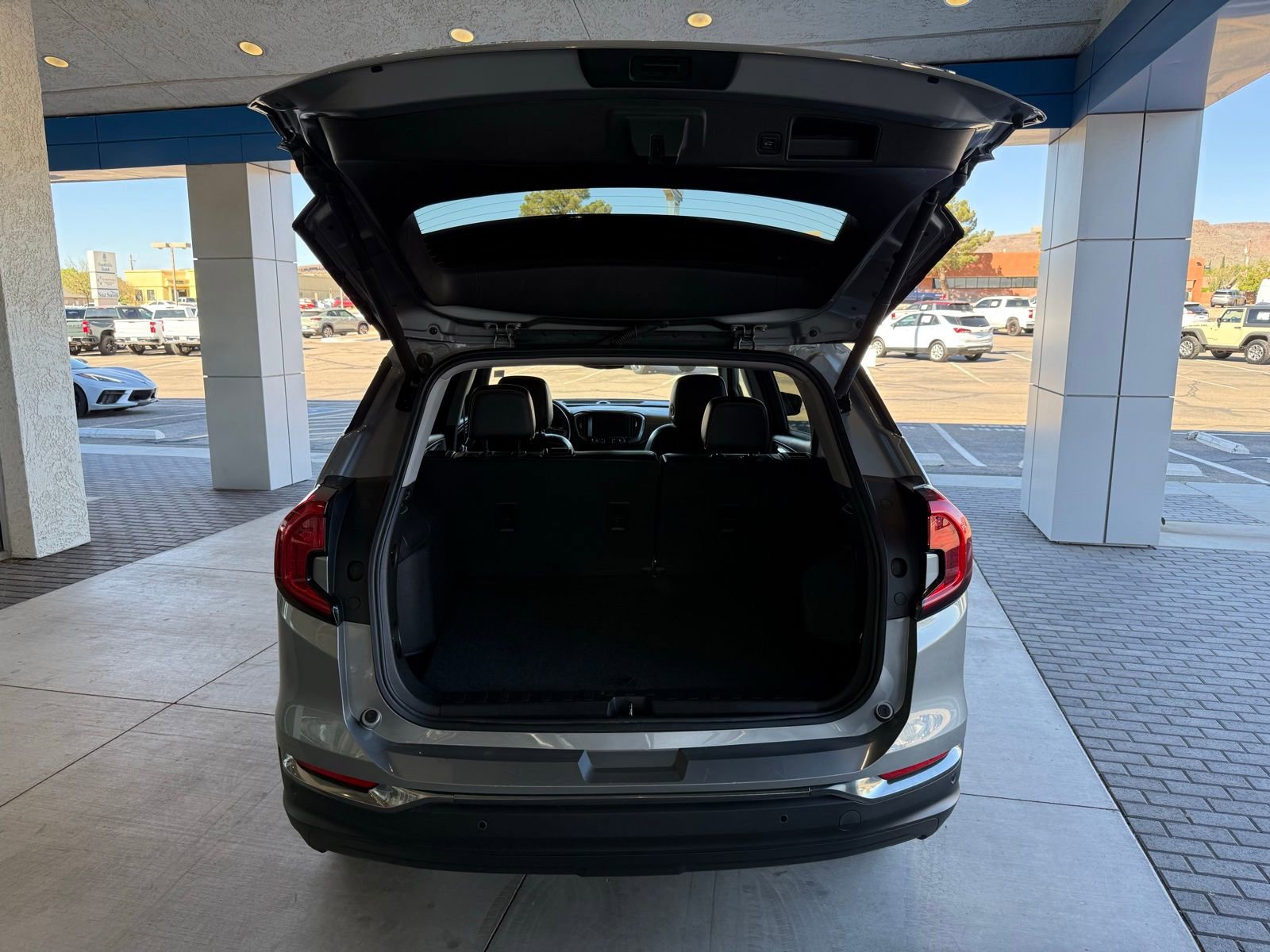 Used 2024 GMC Terrain AT4 image 39