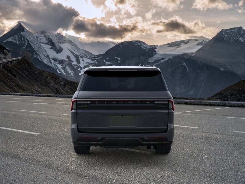 New 2026 Lincoln Navigator Reserve w/ Jet Appearance Package AWD/4WD image 5
