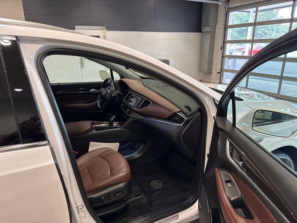 Used 2018 Buick Enclave Avenir w/ Avenir Technology Package AWD/4WD image 12