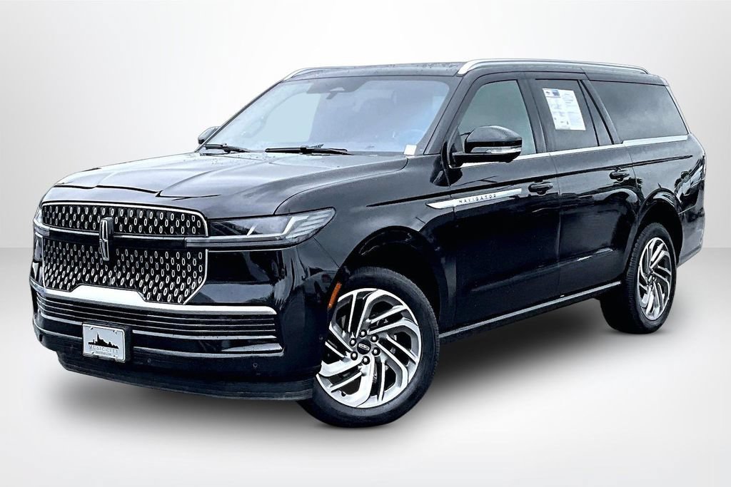 Used 2025 Lincoln Navigator L Reserve AWD/4WD image 3