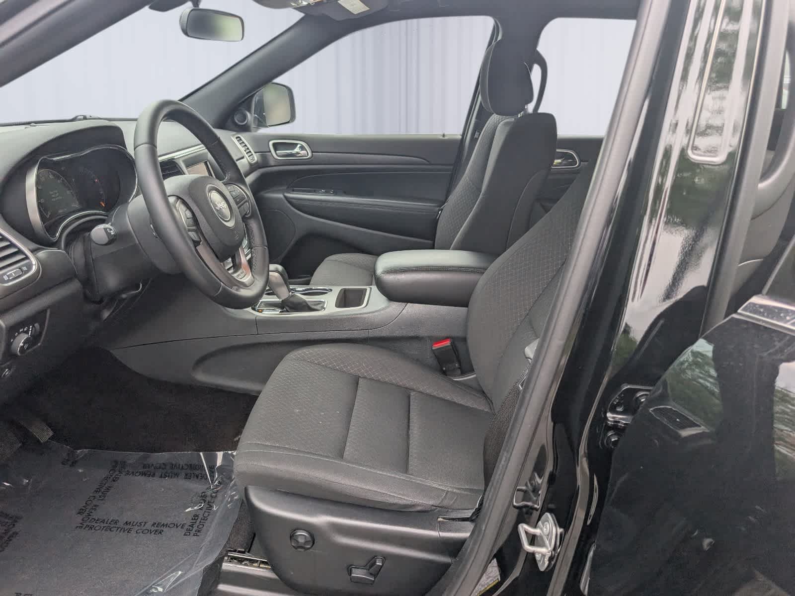 Used 2018 Jeep Grand Cherokee Laredo AWD/4WD image 14