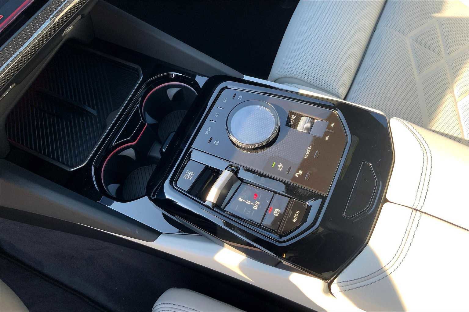 New 2026 BMW 550e xDrive w/ Premium Package image 8