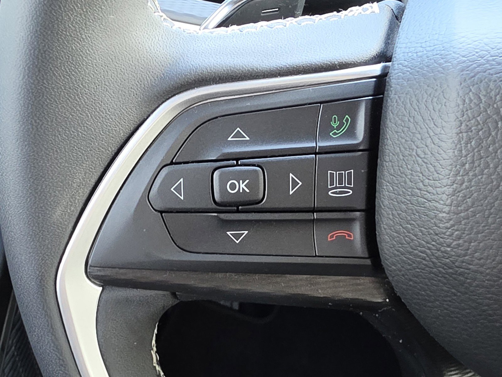 Used 2025 Jeep Grand Cherokee Laredo X w/ Luxury Tech Group I image 18