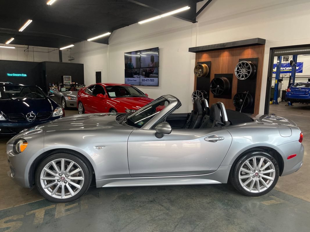 Used 2017 FIAT 124 Spider Lusso RWD image 9