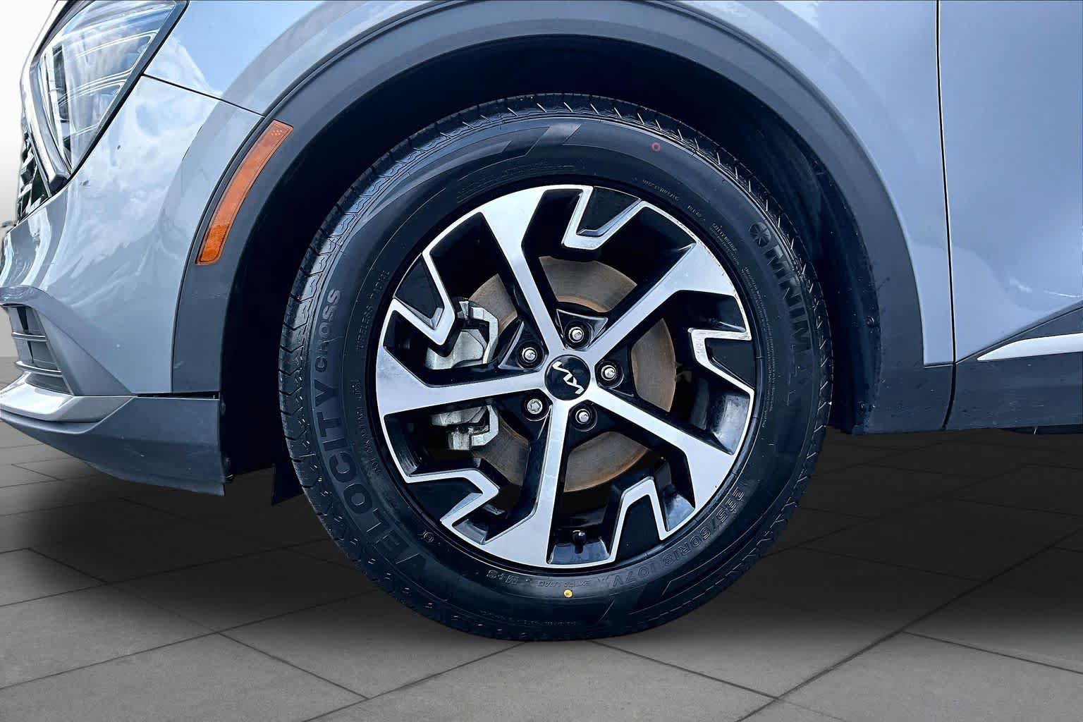 Used 2024 Kia Sportage EX FWD image 11