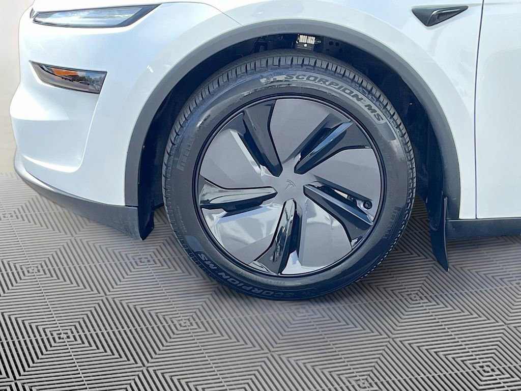 Used 2026 Tesla Model Y Long Range image 11