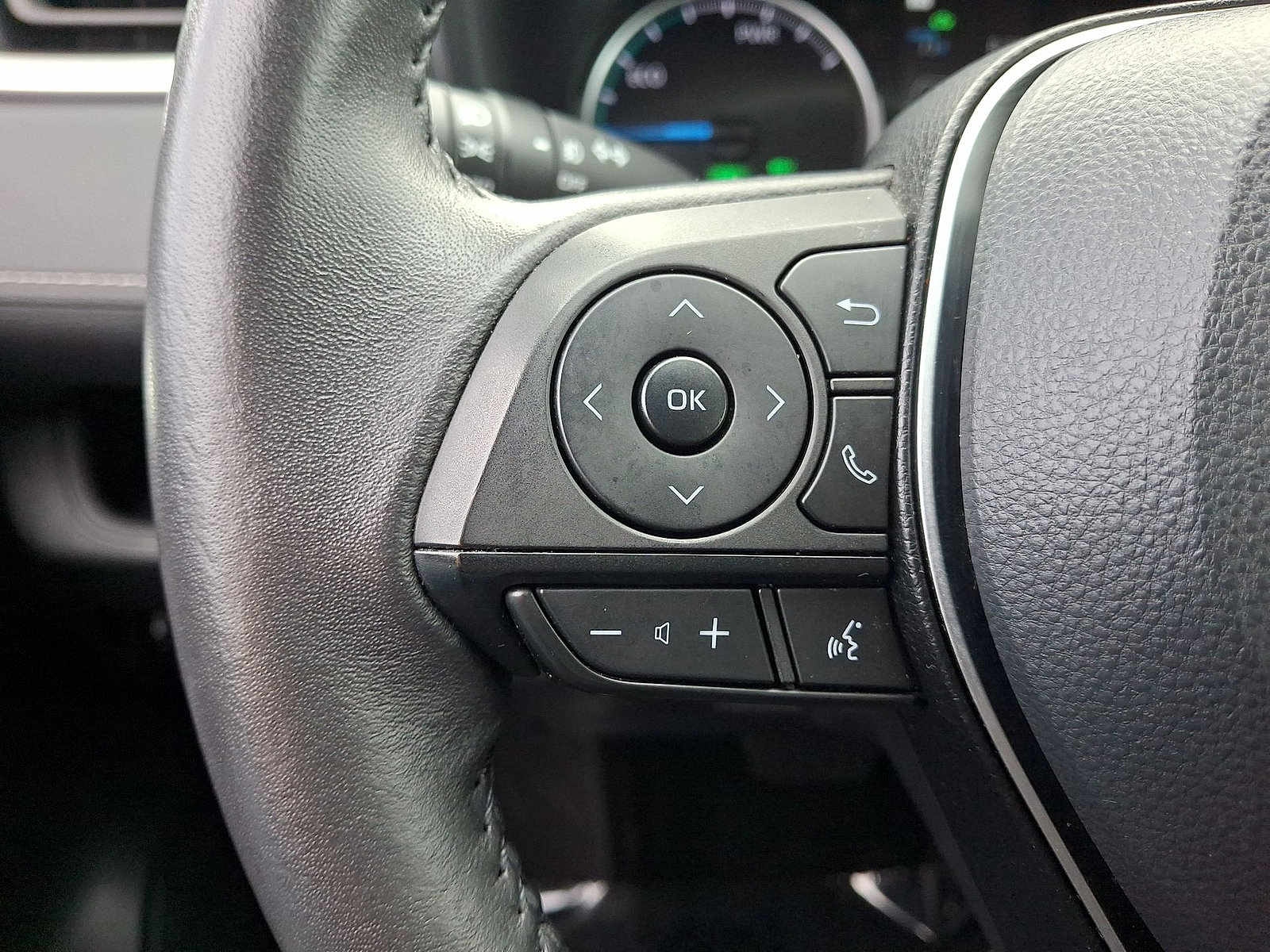 Used 2022 Toyota RAV4 XLE Premium AWD/4WD image 17
