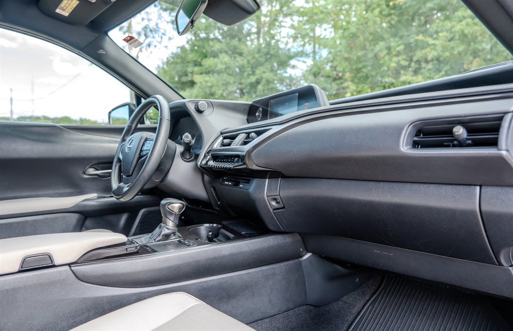 Used 2019 Lexus UX 200 FWD image 31