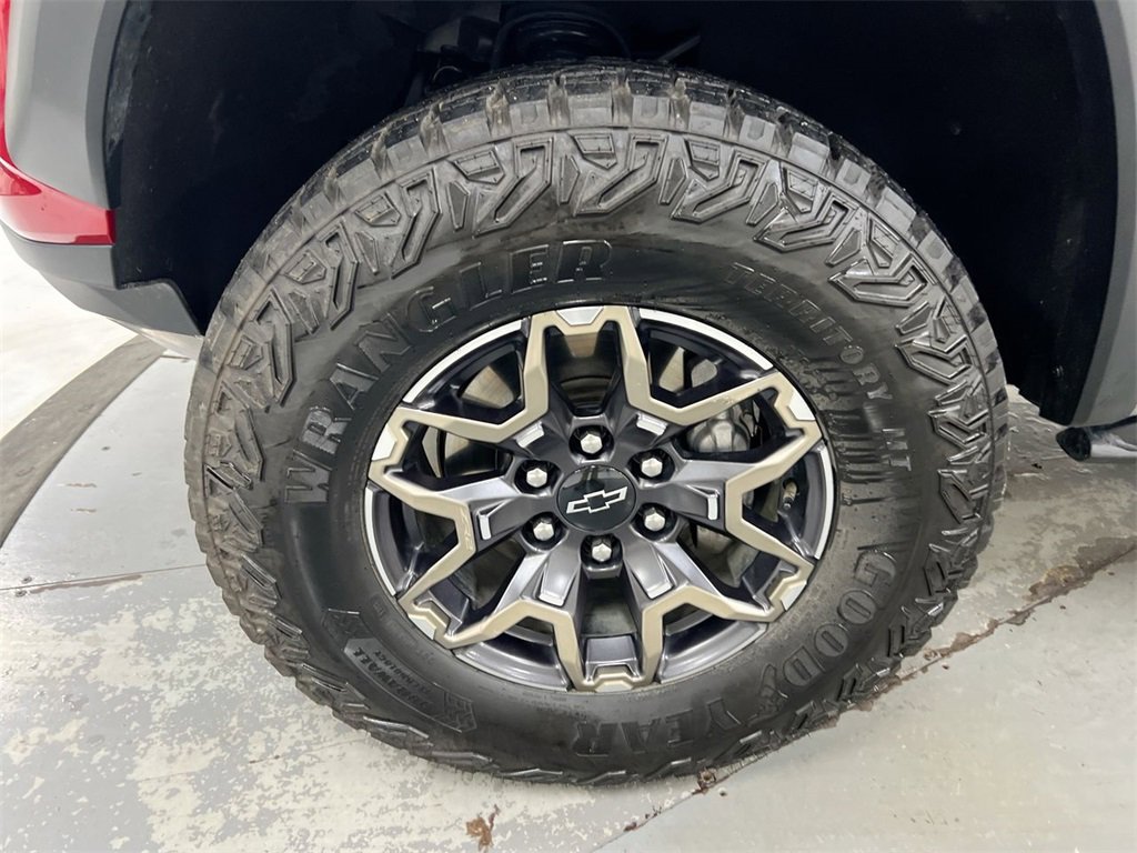 Used 2025 Chevrolet Colorado ZR2 w/ Technology Package image 27
