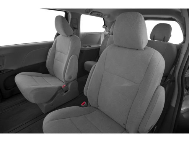 Used 2018 Toyota Sienna SE Premium w/ Carpet Mat Package FWD image 9