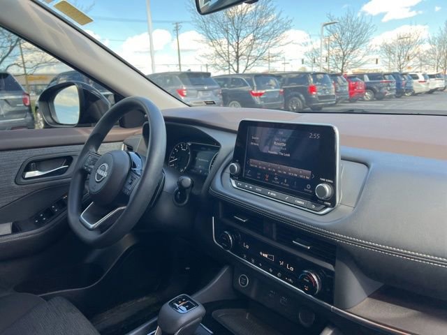 Used 2023 Nissan Rogue SV AWD/4WD image 32