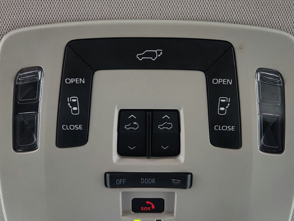 Used 2021 Toyota Sienna XLE w/ XLE Plus Package FWD image 21