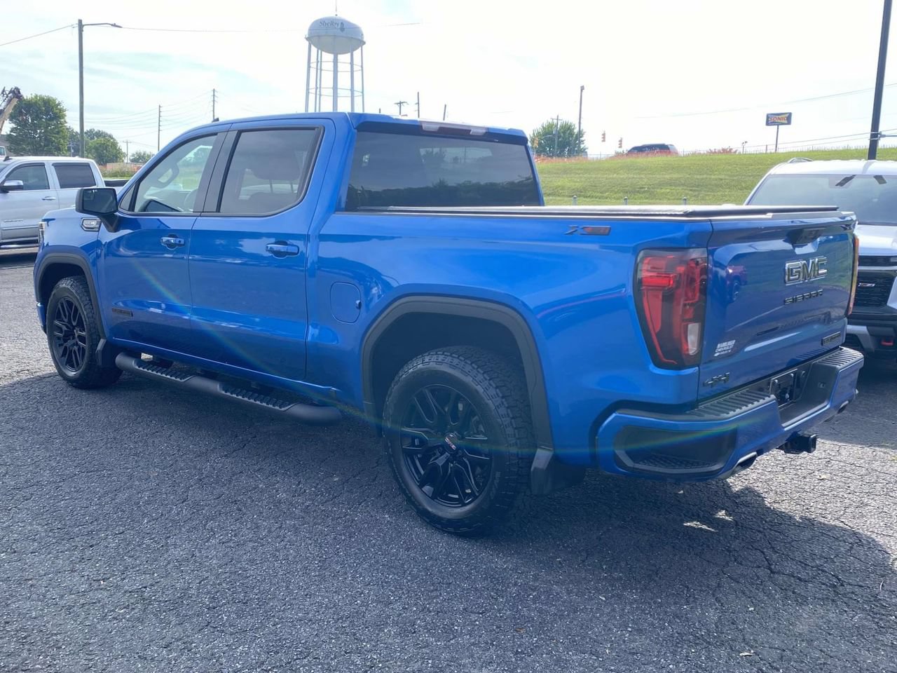 Used 2024 GMC Sierra 1500 Elevation AWD/4WD image 4