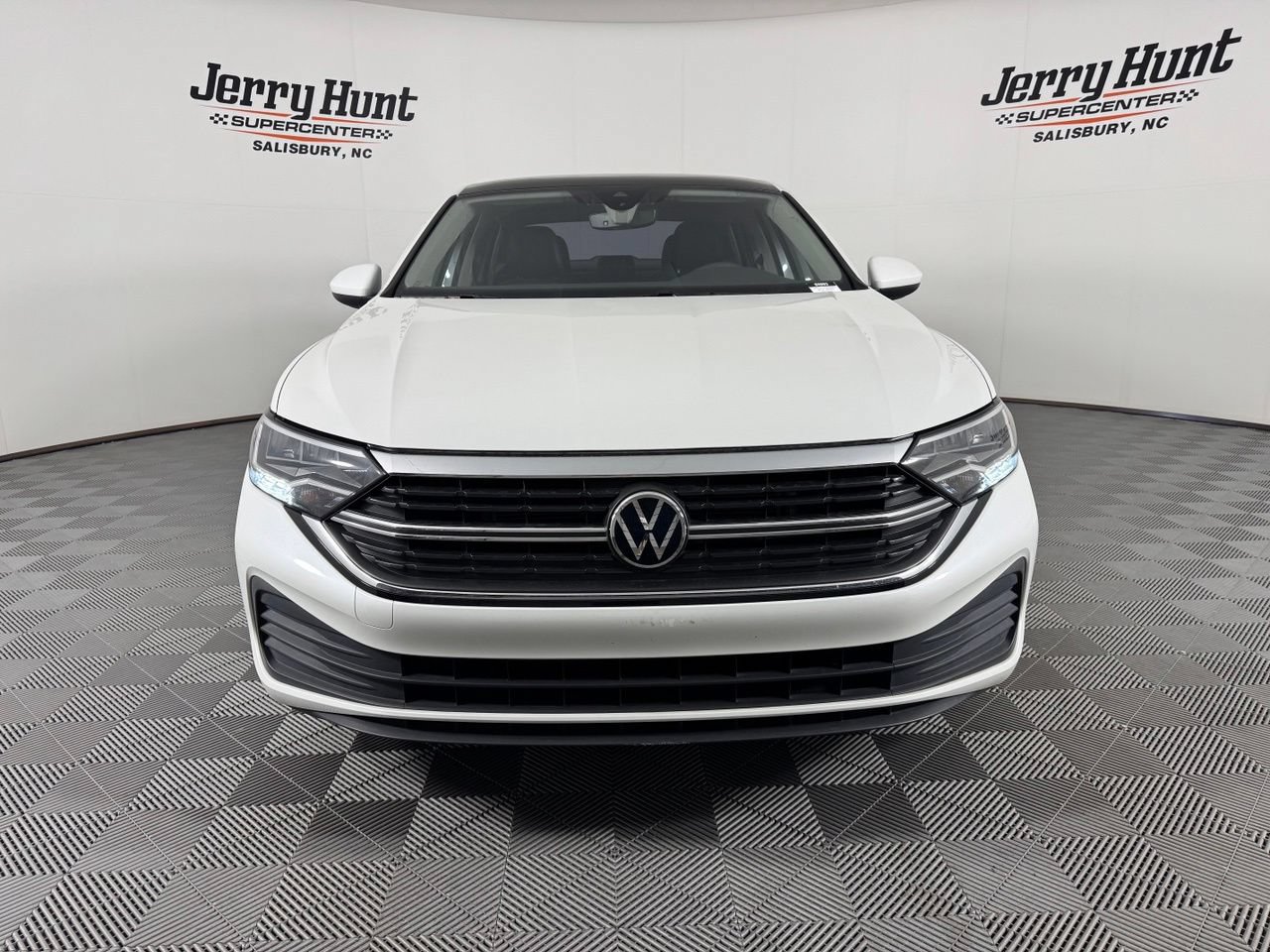 Used 2023 Volkswagen Jetta SE w/ Panoramic Sunroof Package FWD image 5