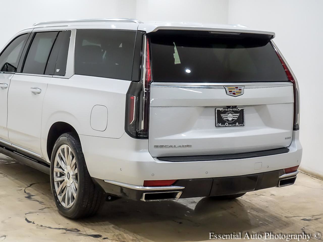 Used 2021 Cadillac Escalade ESV Premium Luxury w/ Driver Assist Tech Package AWD/4WD image 9