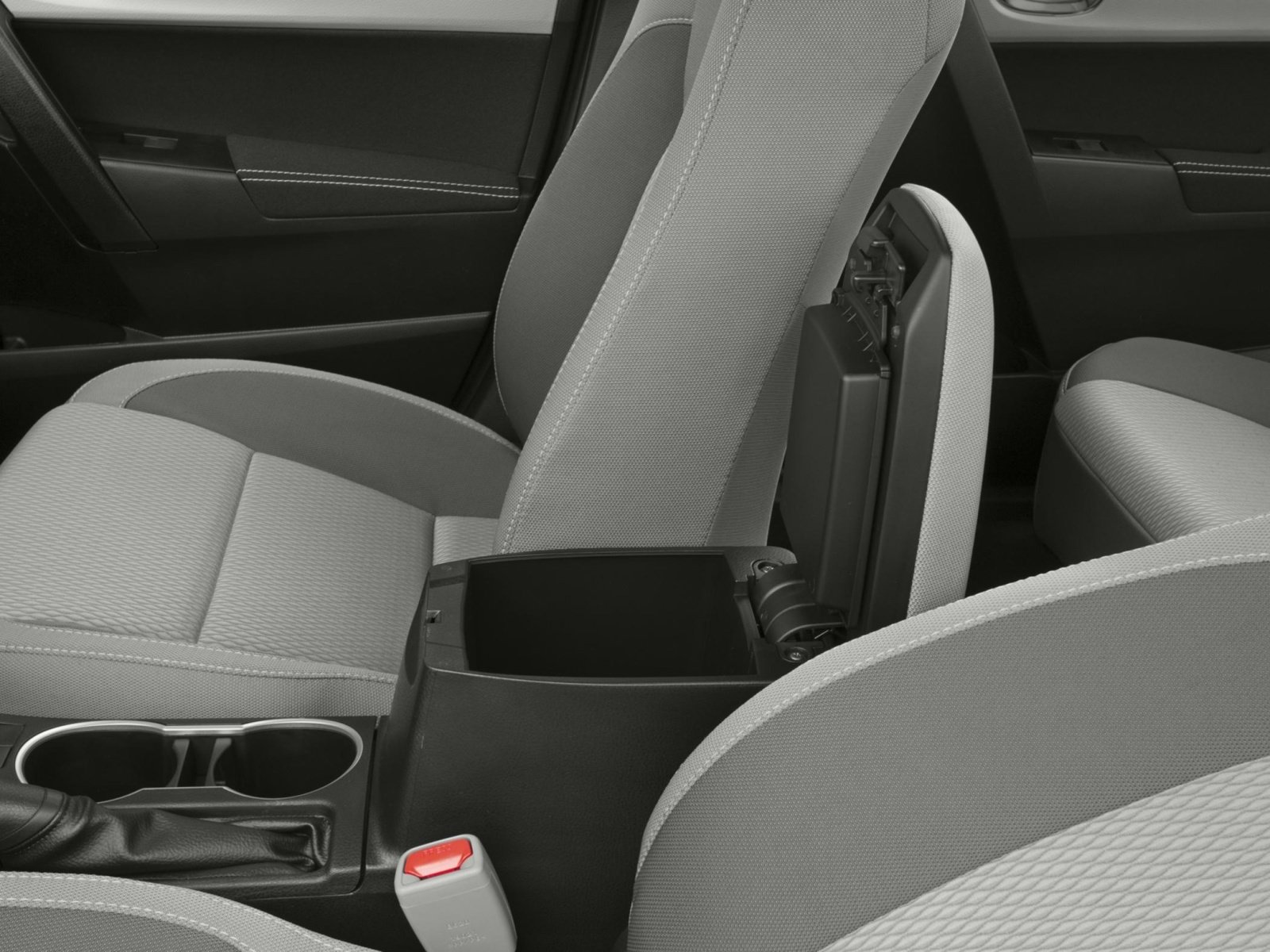 Used 2017 Toyota Corolla LE w/ Carpet Mat Package (TMS) FWD image 9