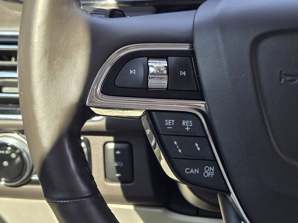 Used 2020 Lincoln Navigator Black Label w/ Cargo Convenience Package image 33