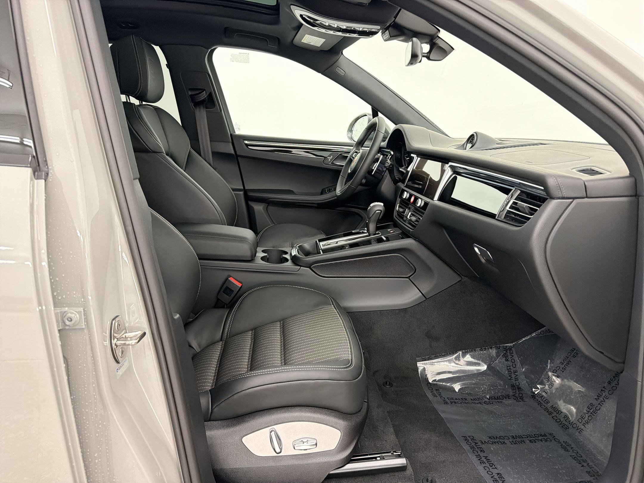 New 2026 Porsche Macan Turbo image 26