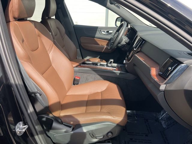 Certified 2025 Volvo XC60 B5 Plus image 16