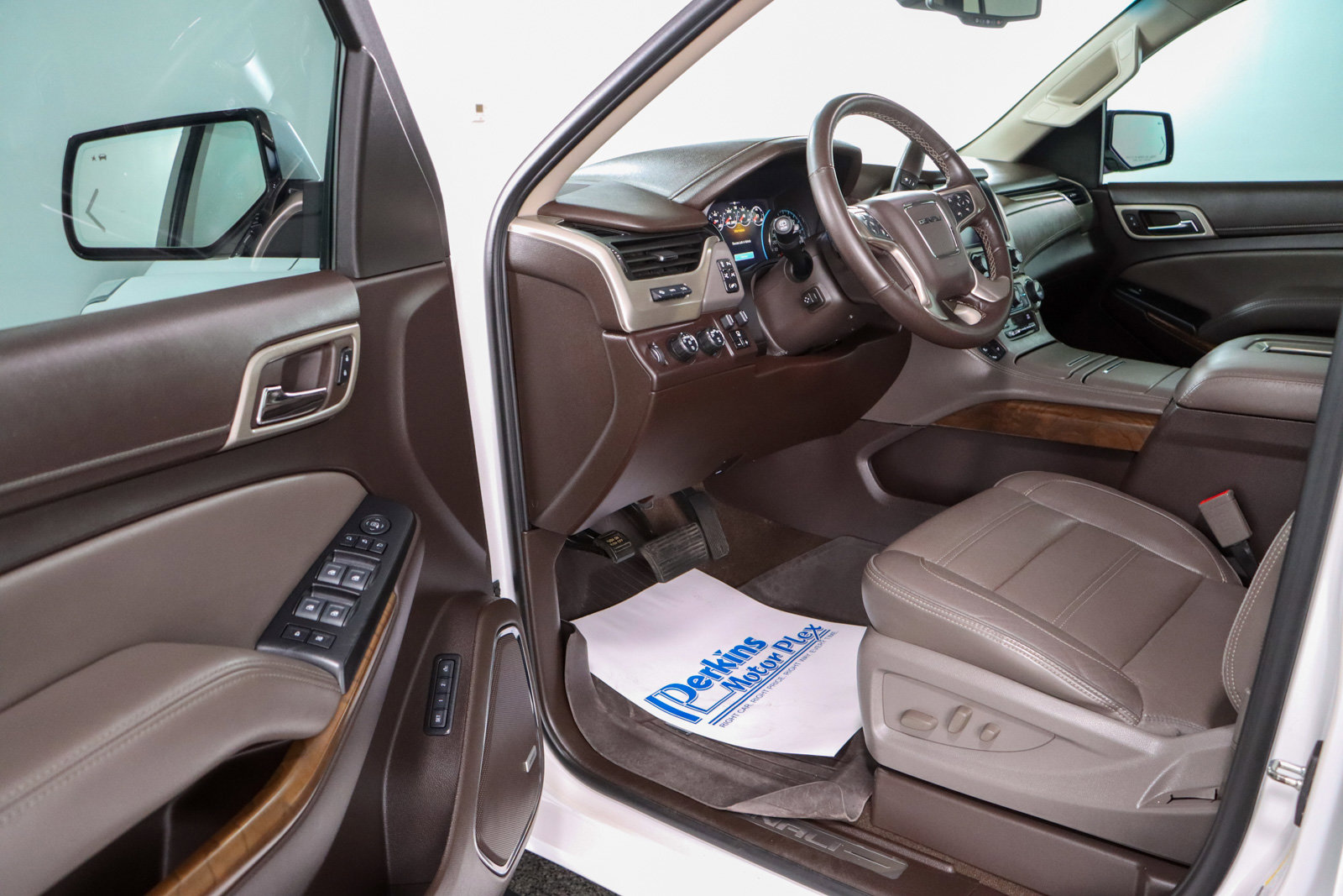 Used 2018 GMC Yukon Denali w/ Denali Ultimate Package image 3