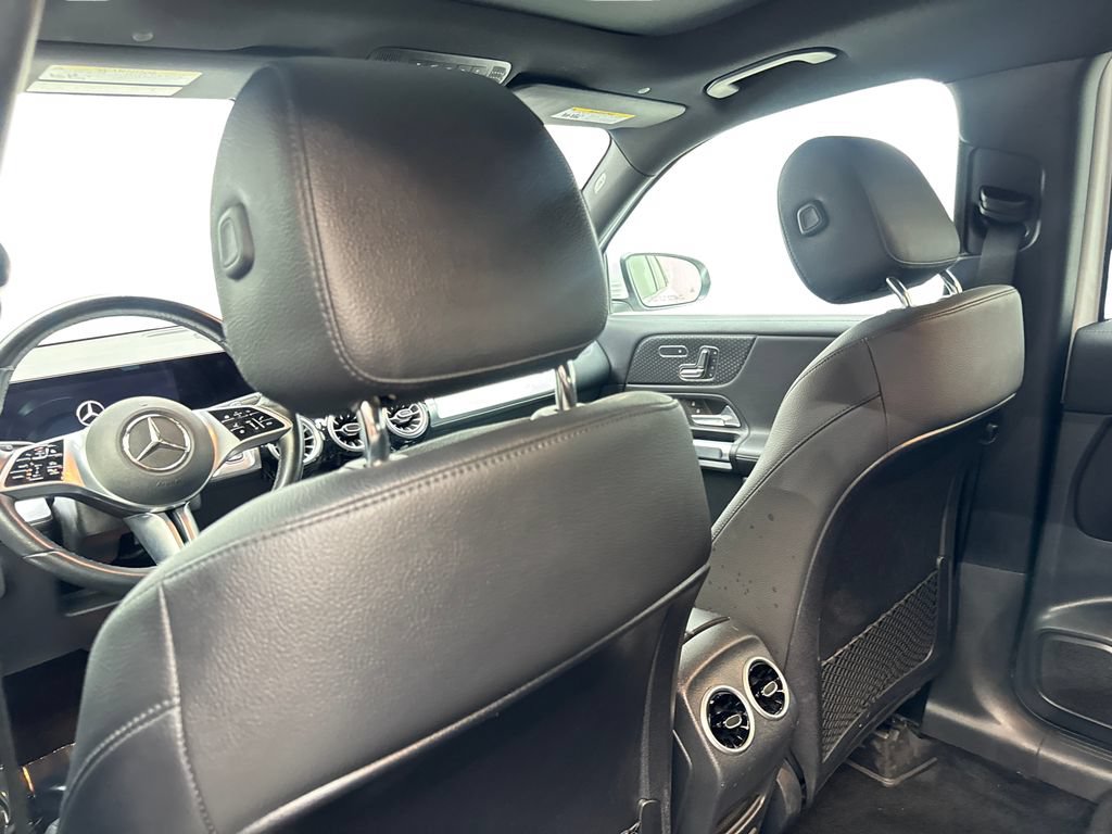 Used 2025 Mercedes-Benz GLB 250 w/ Exclusive Package image 33