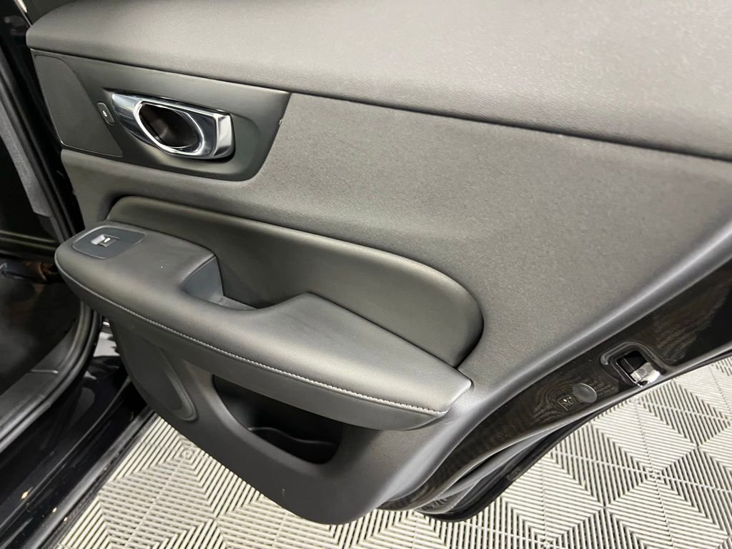 Used 2025 Volvo S60 B5 Plus image 31