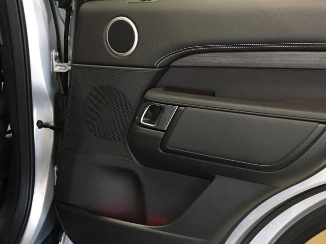 New 2023 Land Rover Discovery HSE R-Dynamic image 31