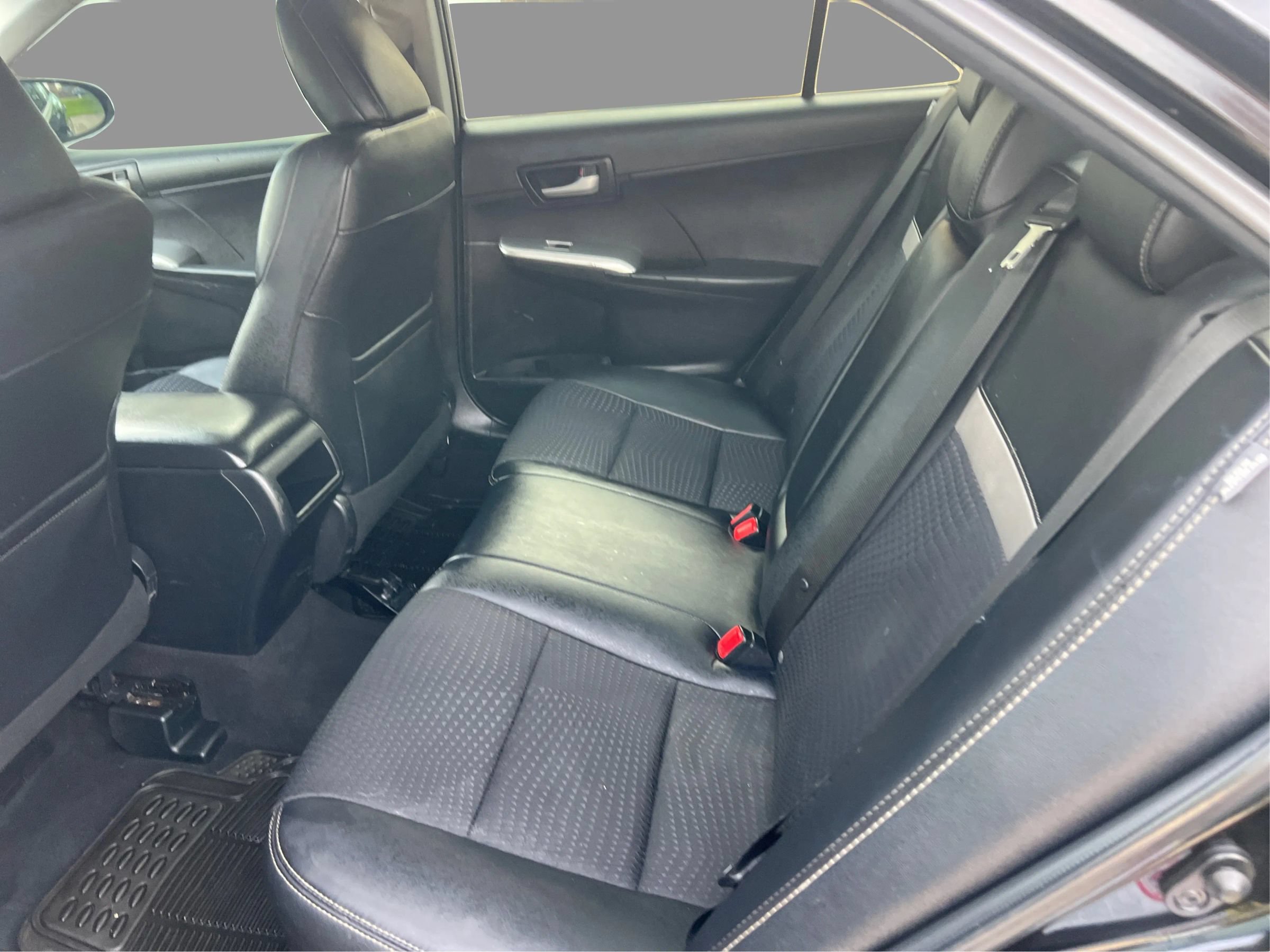 Used 2012 Toyota Camry SE FWD image 11