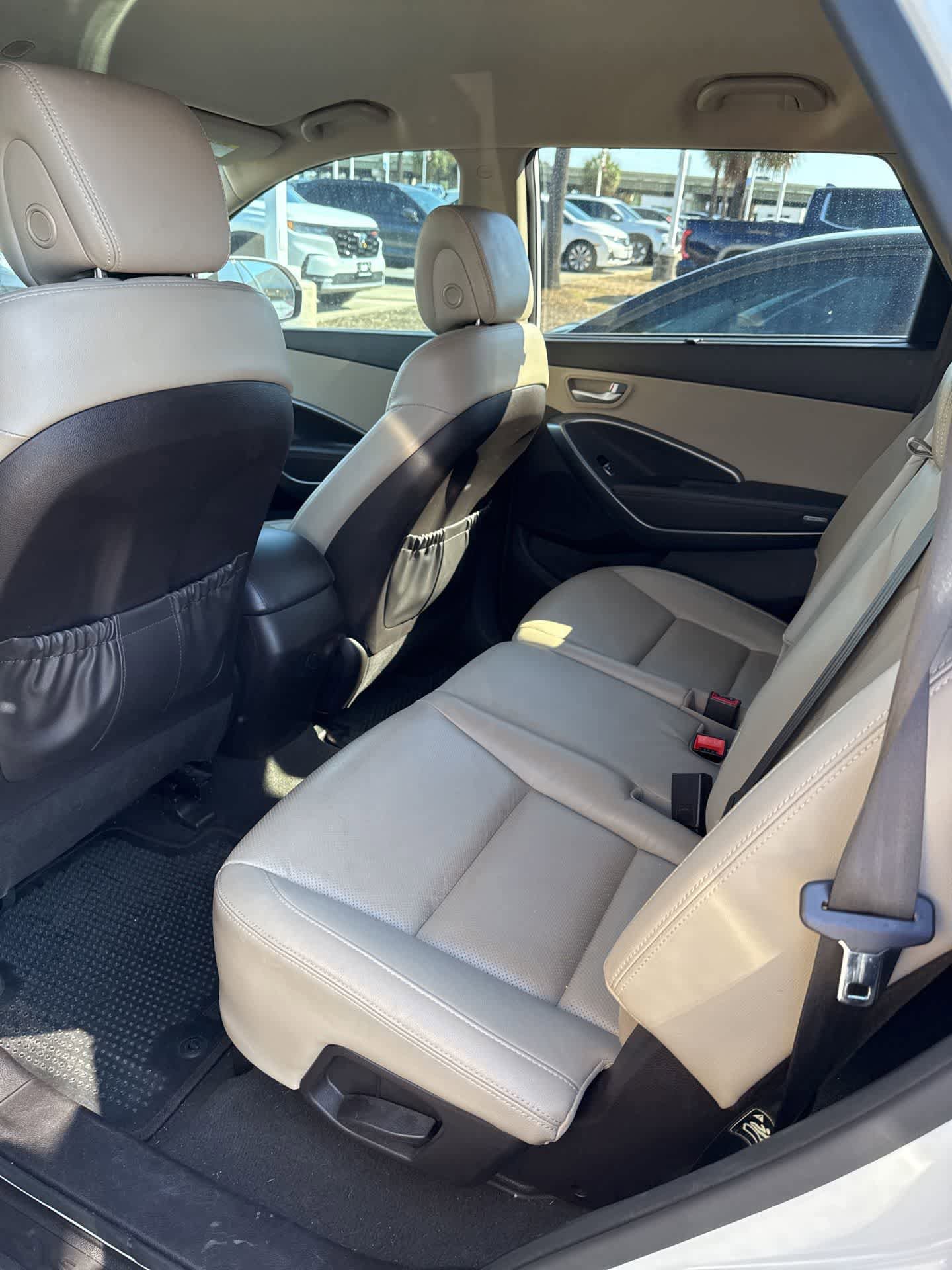 Used 2016 Hyundai Santa Fe SE w/ Option Group 02 FWD image 11