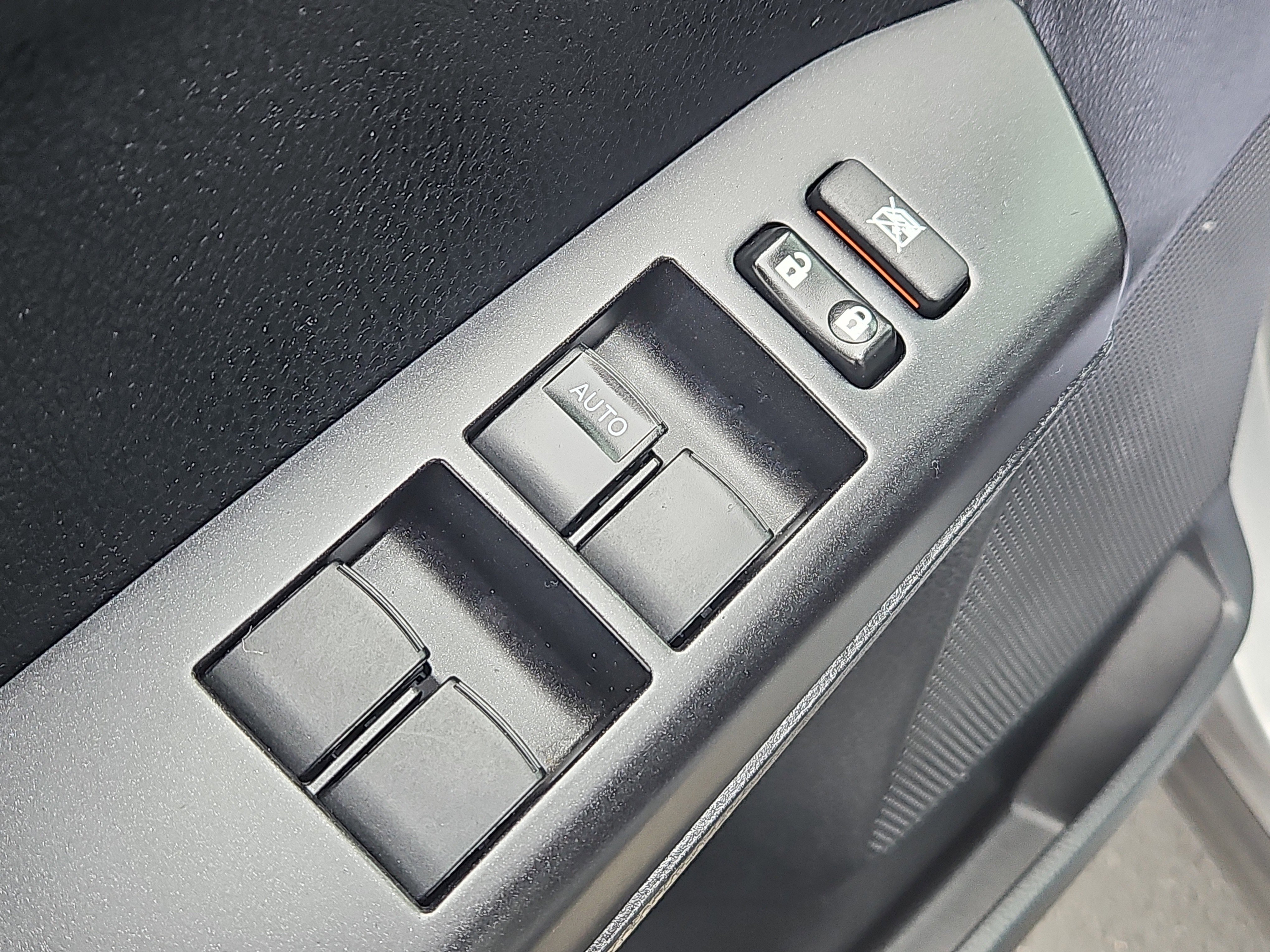 Used 2017 Toyota RAV4 LE image 13