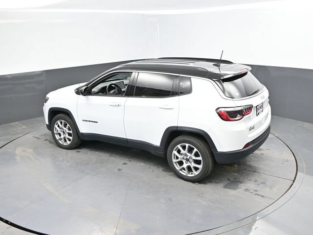 Used 2025 Jeep Compass Limited AWD/4WD image 38