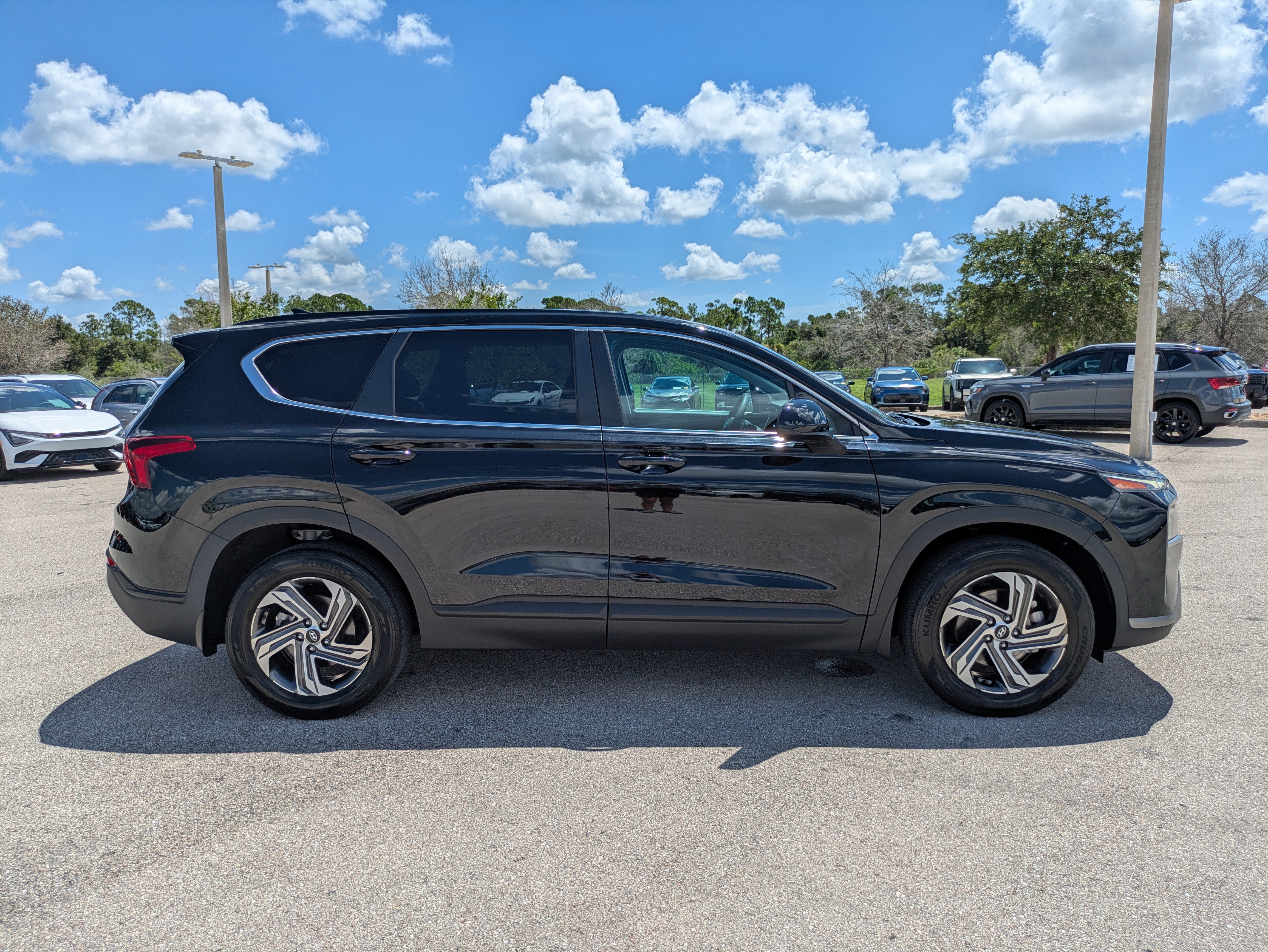 Used 2023 Hyundai Santa Fe SE FWD image 3
