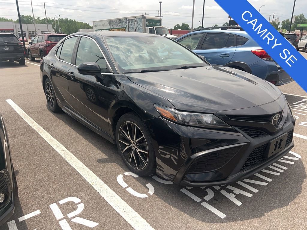 Used 2021 Toyota Camry SE FWD image 1