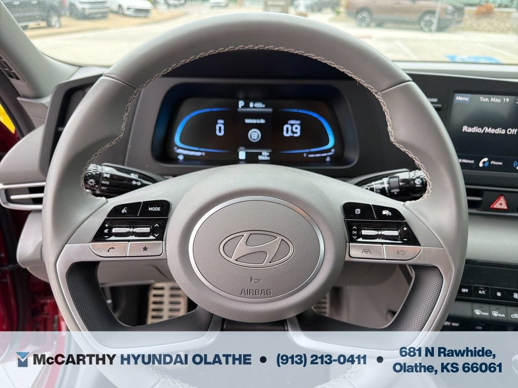 Used 2025 Hyundai Elantra Sport FWD image 6
