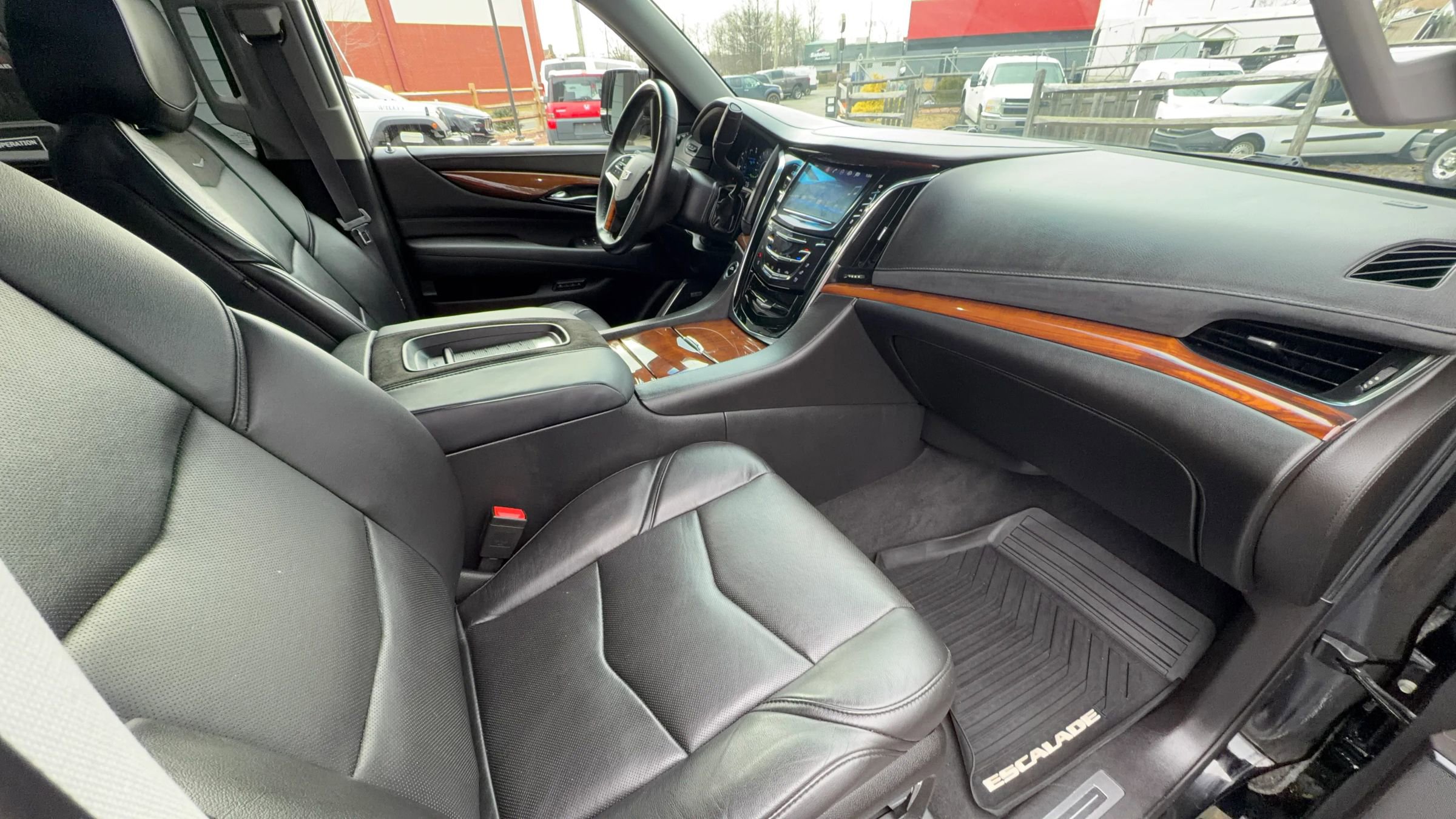 Used 2016 Cadillac Escalade Luxury image 12