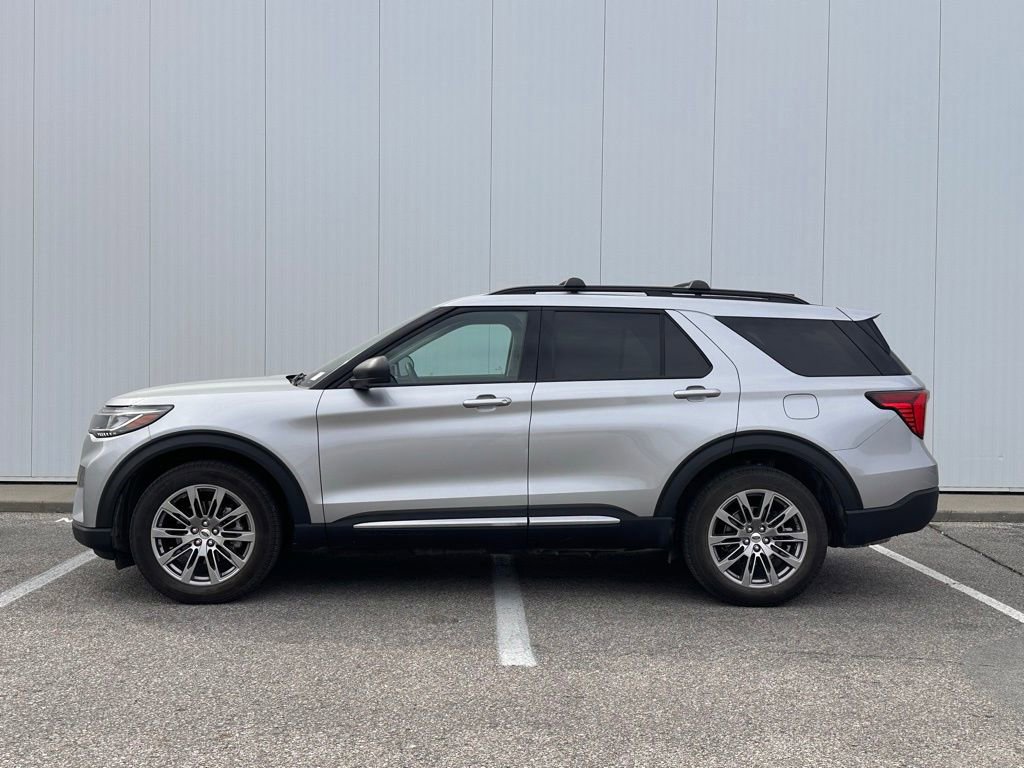 Used 2025 Ford Explorer Active w/ Active Comfort Package image 2