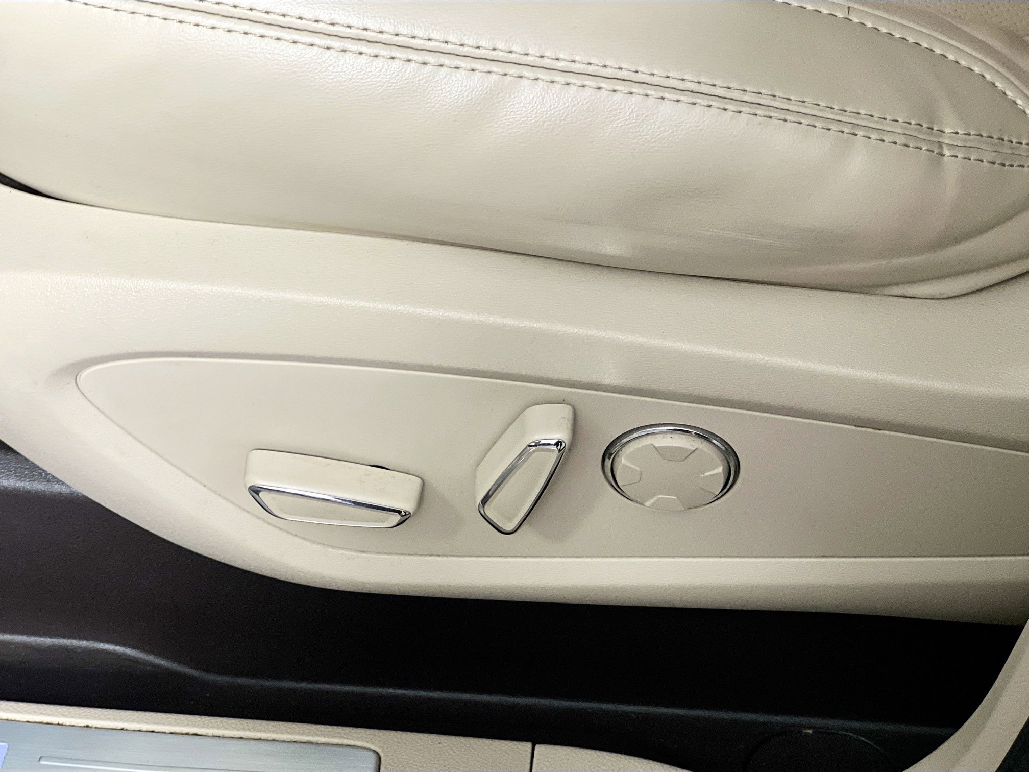 Used 2019 Lincoln MKC Select w/ Select Plus Package image 15