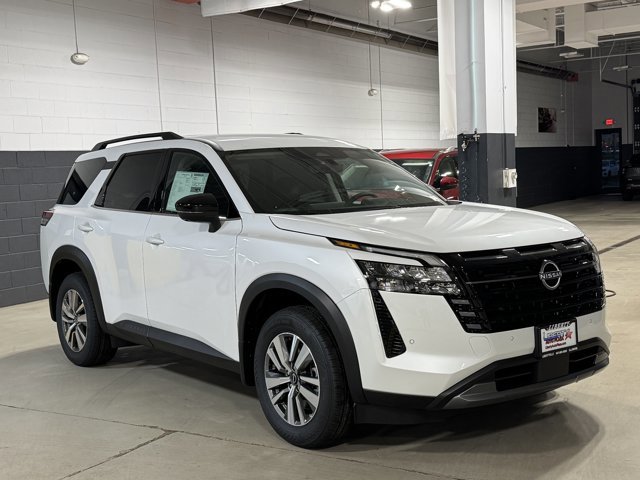 New 2026 Nissan Pathfinder SL image 2