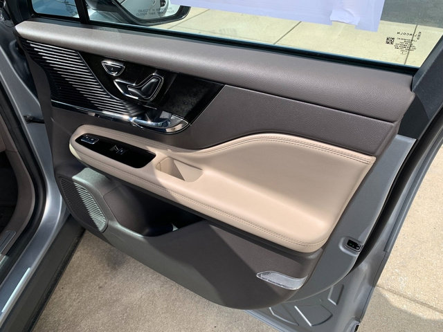 Certified 2022 Lincoln Corsair AWD w/ Premium Package image 16