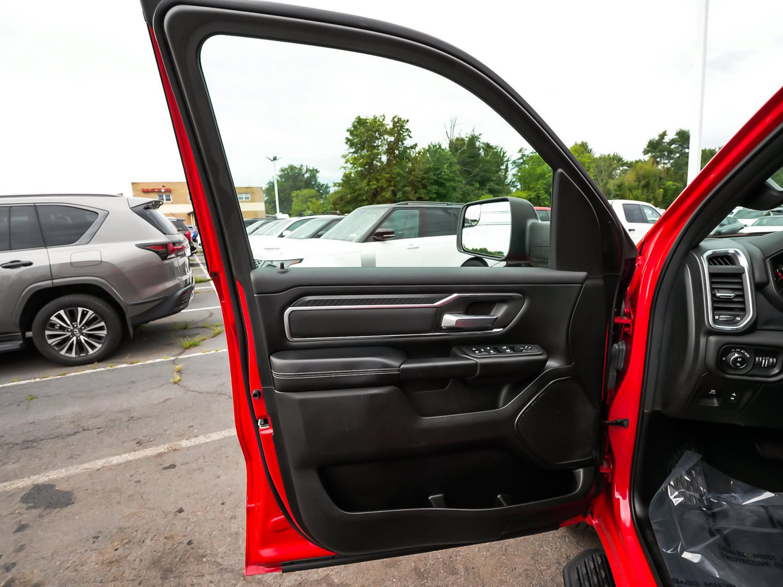 Used 2025 RAM 1500 Big Horn AWD/4WD image 11