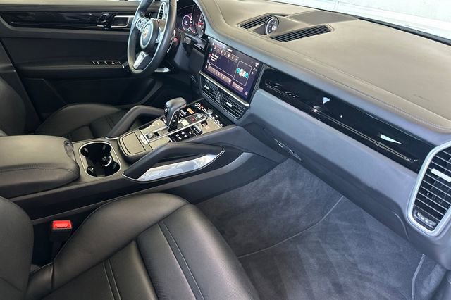 Used 2022 Porsche Cayenne Turbo AWD/4WD image 14