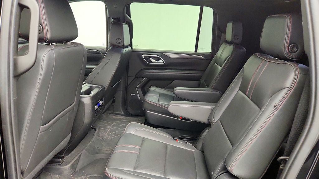 Used 2022 Chevrolet Suburban RST w/ Luxury Package AWD/4WD image 21