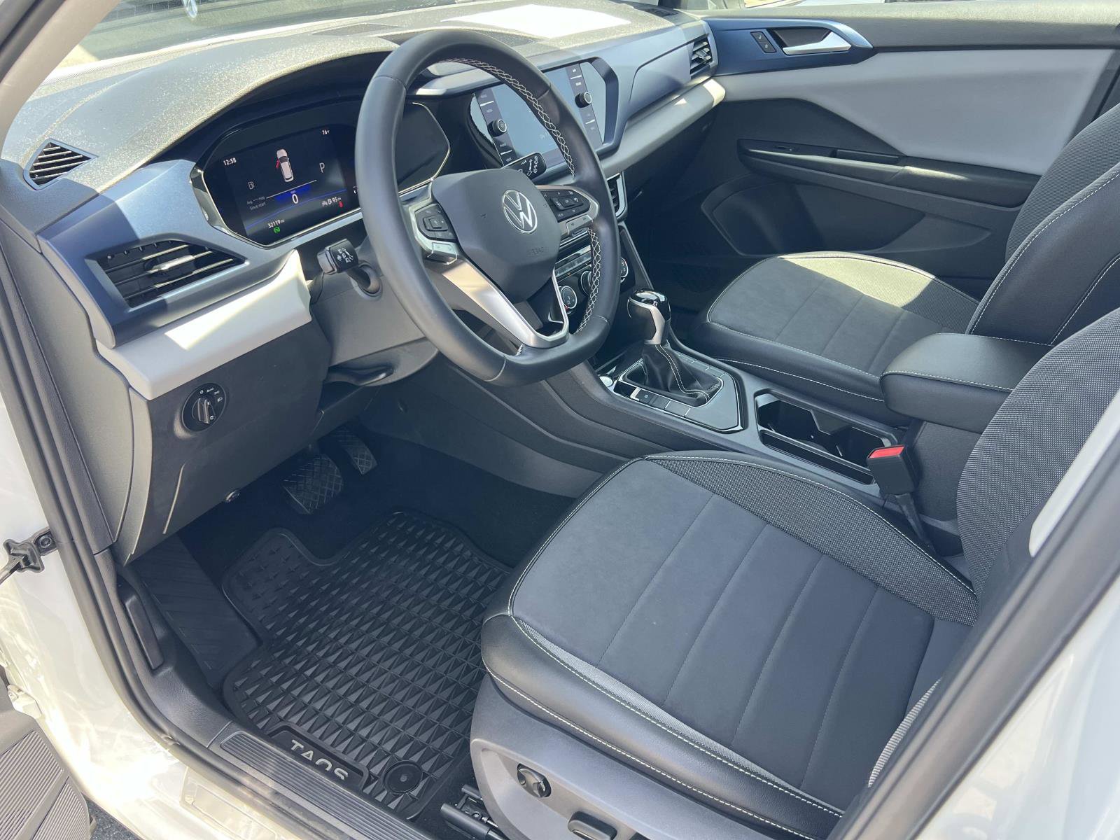 Certified 2023 Volkswagen Taos SE FWD image 5