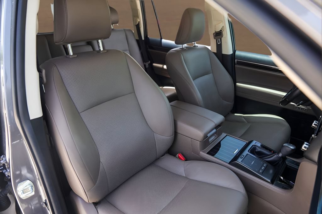 Used 2023 Lexus GX 460 Luxury w/ Accessory Package AWD/4WD image 32