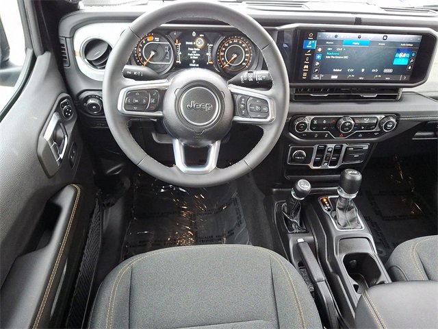 Used 2025 Jeep Wrangler Sahara image 11