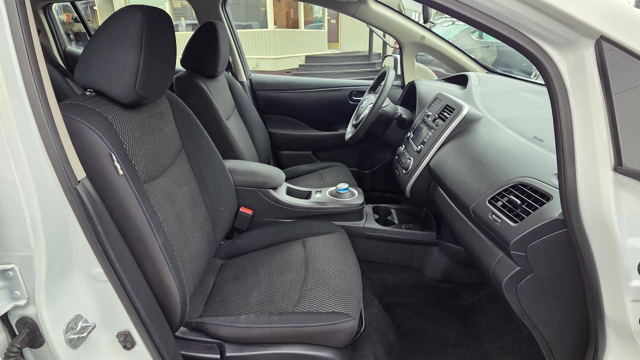 Used 2016 Nissan Leaf S w/ Charger Package image 14