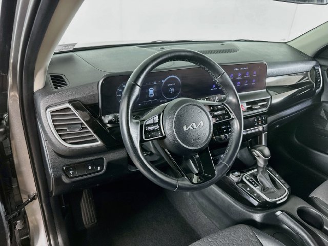 Used 2024 Kia Seltos S AWD/4WD image 16