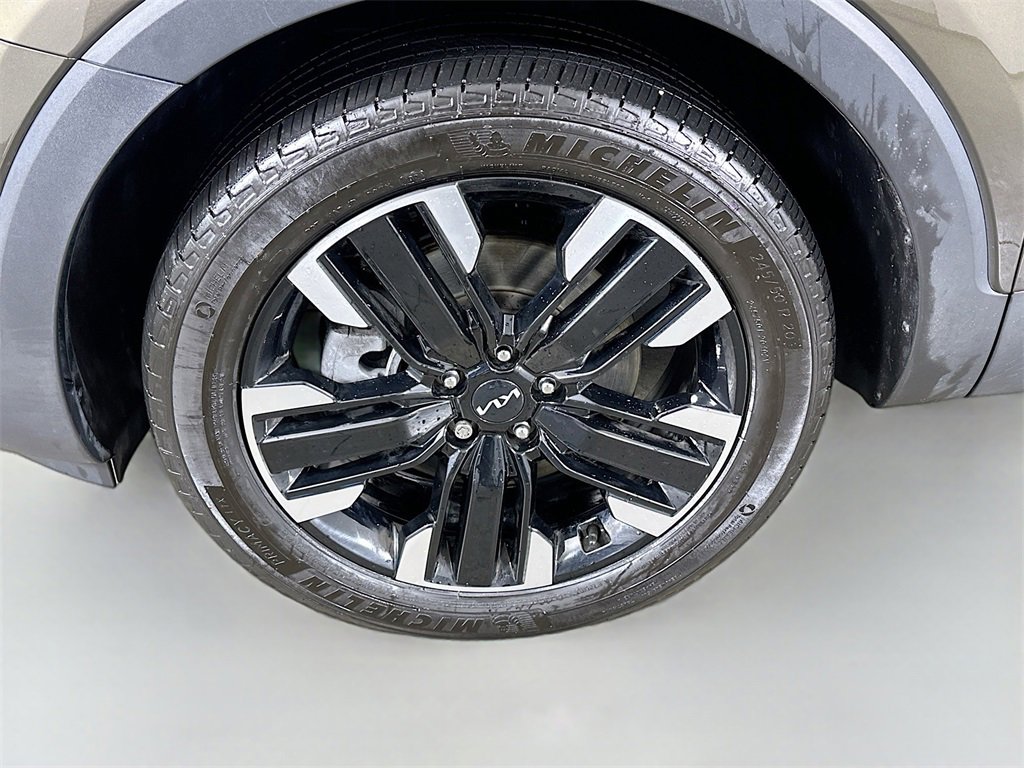 Certified 2024 Kia Telluride SX Prestige w/ Towing Package image 16