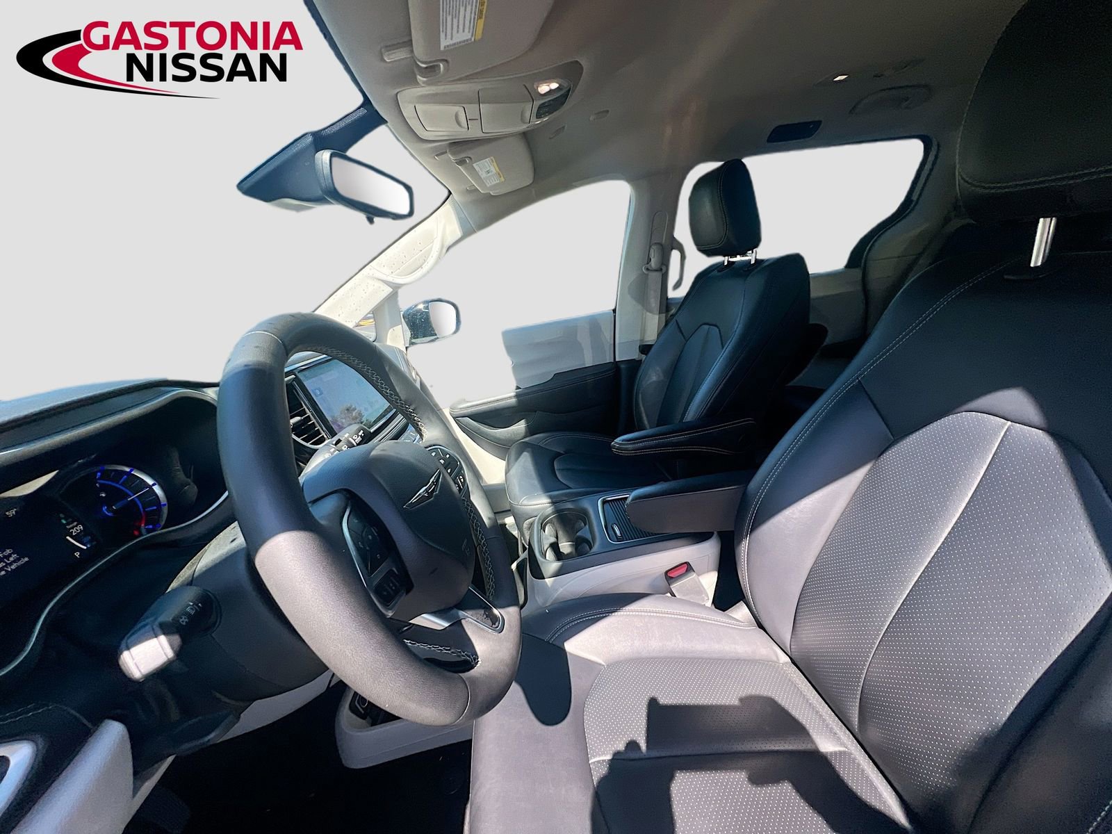 Used 2024 Chrysler Pacifica Limited FWD image 29